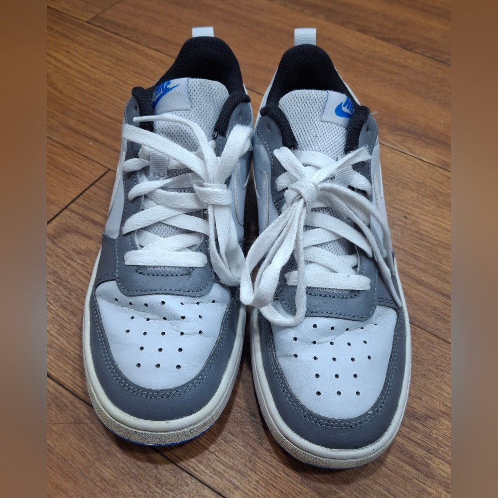 Nike White and Gray Sneakers - Picture 3 of 7